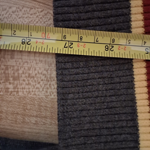 Harry Potter Gray Gryffindor Crest Cardigan Sweater Hogwarts Size L - Picture 10 of 12